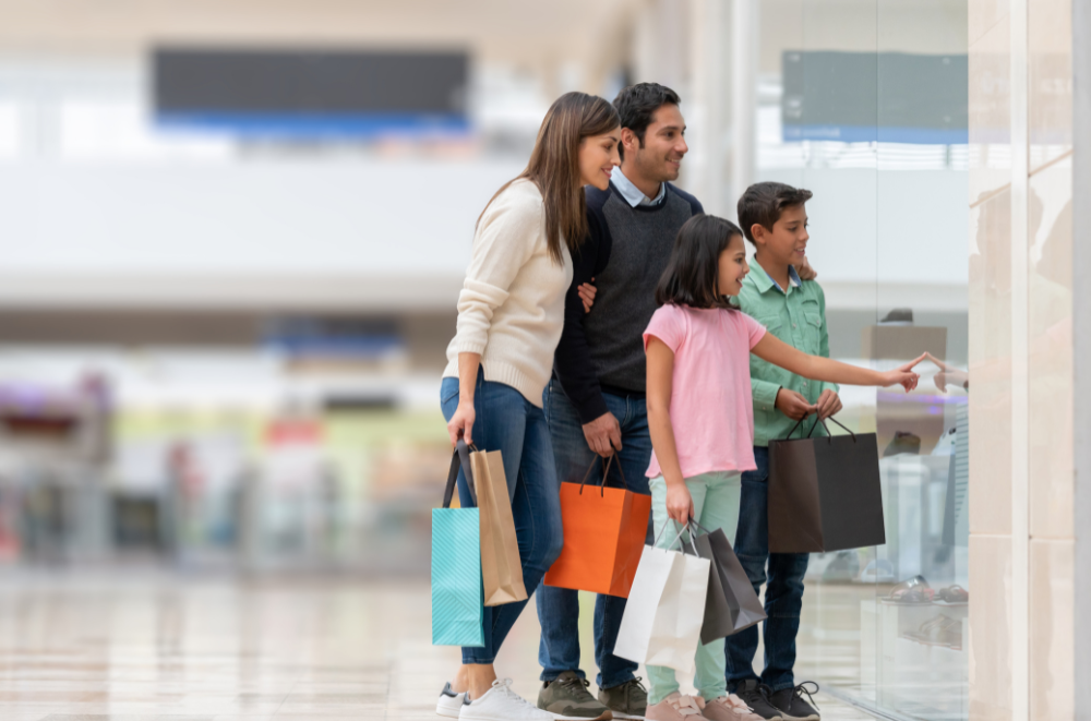 Read more about the article Why Dubai is the Best Luxury Shopping & Dining Destination for Indians